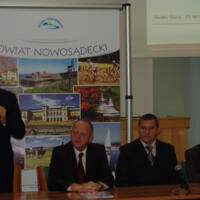 Zdjęcie ilustracyjne wiadomości: <b>Podpisanie umowy w sprawie obwodnicy zachodniej Nowego Sącza.</b> #4