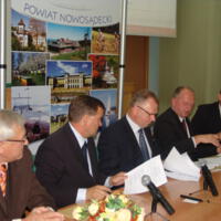 Zdjęcie ilustracyjne wiadomości: <b>Podpisanie umowy w sprawie obwodnicy zachodniej Nowego Sącza.</b> #24