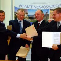 Zdjęcie ilustracyjne wiadomości: <b>Podpisanie umowy w sprawie obwodnicy zachodniej Nowego Sącza.</b> #30