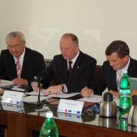 Zdjęcie ilustracyjne wiadomości: 2,3 mln zł unijnego wsparcia na budowę sali gimnastycznej w Śwniarsku – uroczyste przekazanie umowy na sesji rady gminy  #7