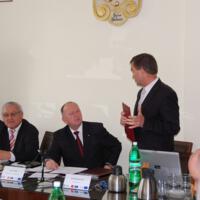 Zdjęcie ilustracyjne wiadomości: 2,3 mln zł unijnego wsparcia na budowę sali gimnastycznej w Śwniarsku – uroczyste przekazanie umowy na sesji rady gminy  #12