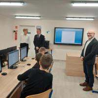 Zdjęcie ilustracyjne wiadomości: Dzień Babci i Dziadka oraz otwarcie pracowni informatycznej w Szkole Podstawowej w Januszowej #26