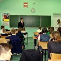 Zdjęcie ilustracyjne wiadomości: <b>Uczniowie z Wielogłów poznawali pracę gminnych radnych</b> #1