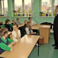 Zdjęcie ilustracyjne wiadomości: <b>Uczniowie z Wielogłów poznawali pracę gminnych radnych</b> #3