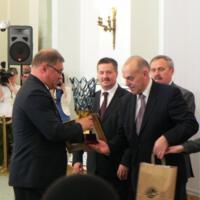 Zdjęcie ilustracyjne wiadomości: Wójt na uroczystym podsumowaniu konkursu „Sposób na sukces” w Pałacu Prezydenckim w  Warszawie.  #1