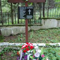 Zdjęcie ilustracyjne wiadomości: Jak co roku dnia 1 września przedstawiciele samorządu Gminy Chełmiec złożyli kwiaty i zapalili znicze na cmentarzach wojennych w miejscowościach Rdziostów, Trzetrzewina i Świniarsko, a tym samym składając hołd ofiarom II Wojny Światowej. #5
