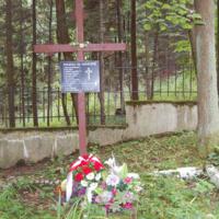 Zdjęcie ilustracyjne wiadomości: Jak co roku dnia 1 września przedstawiciele samorządu Gminy Chełmiec złożyli kwiaty i zapalili znicze na cmentarzach wojennych w miejscowościach Rdziostów, Trzetrzewina i Świniarsko, a tym samym składając hołd ofiarom II Wojny Światowej. #7