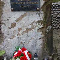 Zdjęcie ilustracyjne wiadomości: Jak co roku dnia 1 września przedstawiciele samorządu Gminy Chełmiec złożyli kwiaty i zapalili znicze na cmentarzach wojennych w miejscowościach Rdziostów, Trzetrzewina i Świniarsko, a tym samym składając hołd ofiarom II Wojny Światowej. #11