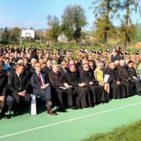 Zdjęcie ilustracyjne wiadomości: Uroczyste nadanie imienia św. Jana Pawła II Zespołowi Szkół w Chomranicach.  #42