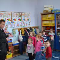 Zdjęcie ilustracyjne wiadomości: <b>3759 karnetów na lodowisko w Chełmcu, dla uczniów wszystkich szkół gminny rozdane.</b> #3