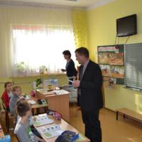 Zdjęcie ilustracyjne wiadomości: <b>3759 karnetów na lodowisko w Chełmcu, dla uczniów wszystkich szkół gminny rozdane.</b> #8