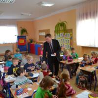 Zdjęcie ilustracyjne wiadomości: <b>3759 karnetów na lodowisko w Chełmcu, dla uczniów wszystkich szkół gminny rozdane.</b> #15