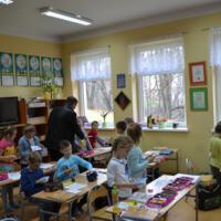 Zdjęcie ilustracyjne wiadomości: <b>3759 karnetów na lodowisko w Chełmcu, dla uczniów wszystkich szkół gminny rozdane.</b> #22