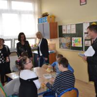 Zdjęcie ilustracyjne wiadomości: <b>3759 karnetów na lodowisko w Chełmcu, dla uczniów wszystkich szkół gminny rozdane.</b> #31