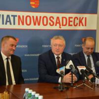 Zdjęcie ilustracyjne wiadomości: <b>Chełmiec chce budować chodniki… nie tylko przy drogach gminnych ale i powiatowych.</b> #1