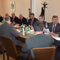 Zdjęcie ilustracyjne wiadomości: XI sesja rady gminy Chełmiec – wręczenie sprzętu i mundurów jednostkom OSP oraz przystąpienie gminy do realizacji zadania „Zakup i montaż minifarm fotowoltaicznych na terenie Gminy Chełmiec" #8