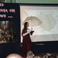 Zdjęcie ilustracyjne wiadomości: „Witaj, majowa jutrzenko świeć naszej polskiej krainie uczcimy ciebie piosenką która w całej Polsce słynie...” 
 #8