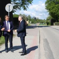 Zdjęcie ilustracyjne wiadomości: <b>RUSZA BUDOWA CHODNIKA W CHOMRANICACH !</b> #4