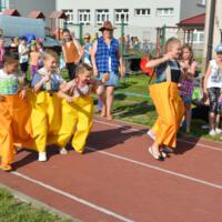 Zdjęcie ilustracyjne wiadomości: Wulkany konfetti, Czerwony Kapturek i zawody sportowe czyli Gminny Dzień Dziecka w Chełmcu. #49