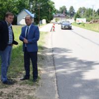 Zdjęcie ilustracyjne wiadomości: Chodnik w Chomranicach prawie gotowy – czy powstanie dalsza część? #5
