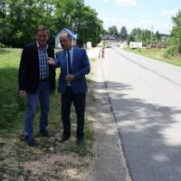 Zdjęcie ilustracyjne wiadomości: Chodnik w Chomranicach prawie gotowy – czy powstanie dalsza część? #6