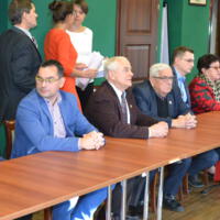 Zdjęcie ilustracyjne wiadomości: Unijne wsparcie na drogi gminne – umowa wręczona #1