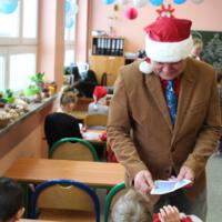 Prezent mikołajkowy od Wójta Gminy dla wszystkich dzieci i uczniów