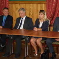 Zdjęcie ilustracyjne wiadomości: Wójt odebrał umowę o dotację z Programu Rozwoju Obszarów Wiejskich - 2 mln zł. na budowę sieci kanalizacyjnej i oczyszczalni w Kunowie #4