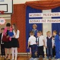Zdjęcie ilustracyjne wiadomości: Uczniowie klas pierwszych Szkoły Podstawowej w Chełmcu złożyli uroczyste ślubowanie. #9