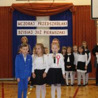 Zdjęcie ilustracyjne wiadomości: Uczniowie klas pierwszych Szkoły Podstawowej w Chełmcu złożyli uroczyste ślubowanie. #14