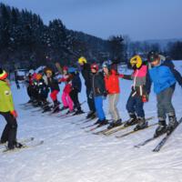 Zdjęcie ilustracyjne wiadomości: 45 dzieci z terenu gminy Chełmiec wyruszyło w dniu dzisiejszym jeździć na nartach w ramach programu  „Upowszechnianie Sportów Zimowych” #6