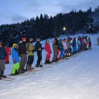 Zdjęcie ilustracyjne wiadomości: 45 dzieci z terenu gminy Chełmiec wyruszyło w dniu dzisiejszym jeździć na nartach w ramach programu  „Upowszechnianie Sportów Zimowych” #9