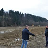 Zdjęcie ilustracyjne wiadomości: Ruszyła budowa nowego budynku klubowego i boiska w Paszynie – to nie żart z okazji Prima Aprilis. #4