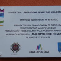Zdjęcie ilustracyjne wiadomości: Poświęcenie, przekazanie samochodu pożarniczego oraz garażu dla jednostki OSP Klęczany. #1