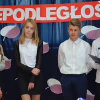 Zdjęcie ilustracyjne wiadomości: 100 LAT DLA NIEPODLEGŁEJ  Uroczystości w Szkole Podstawowej w Krasnem Potockiem #3