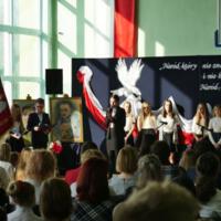 Zdjęcie ilustracyjne wiadomości: OBCHODY ŚWIĘTA SZKOŁY POŁĄCZONE Z 25- ROCZNICĄ NADANIA IMIENIA GENERAŁA JÓZEFA GIZY SZKOLE W WIELOGŁOWACH ORAZ 100- LECIEM ODZYSKANIA PRZEZ POLSKĘ NIEPODLEGŁOŚCI #25
