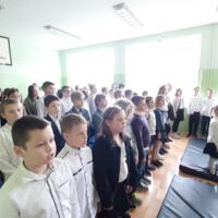 Zdjęcie ilustracyjne wiadomości: AKCJA „SZKOŁA DO HYMNU” #4