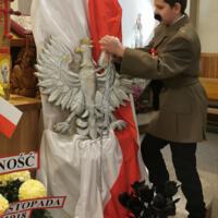Obchody Narodowego Święta Niepodległości w Szkole Podstawowej w Marcinkowicach - zdjęcia z uroczystości w kościele