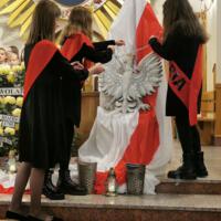Obchody Narodowego Święta Niepodległości w Szkole Podstawowej w Marcinkowicach - zdjęcia z uroczystości w kościele