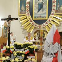 Obchody Narodowego Święta Niepodległości w Szkole Podstawowej w Marcinkowicach - zdjęcia z uroczystości w kościele
