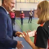 Zdjęcie ilustracyjne wiadomości: Trzetrzewina w kategorii dziewcząt i chłopców wygrywają zawody między gminne w mini piłce ręcznej #6