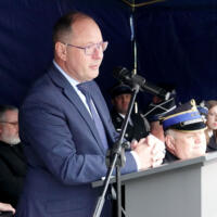 Uroczystość poświęcenia nowego samochodu strażackiego w OSP Paszyn.