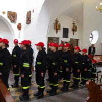 Uroczystość poświęcenia nowego samochodu strażackiego w OSP Paszyn.