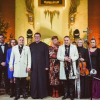 Zdjęcie ilustracyjne wiadomości: Golec uOrkiestra kolędowała w Świniarsku. #27