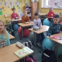 Zdjęcie ilustracyjne wiadomości: Kolorowe piłki zamiast krzeseł #2