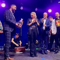 Kolejny koncert za nami. Od ośmiu lat finałem Konkursu Wokalno- Muzycznego GRAMmy na tak! jest występ gwiazdy wieczoru. W tym roku zwycięzcy- ARTYŚCI 2023 saportowali Sławomira.