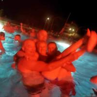 Uczestnicy wycieczki na basenie