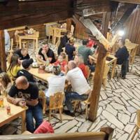 Uczestnicy wycieczki na obiedzie