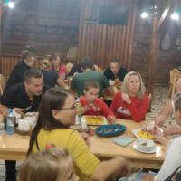 Uczestnicy wycieczki na obiedzie