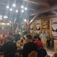 Uczestnicy wycieczki na obiedzie